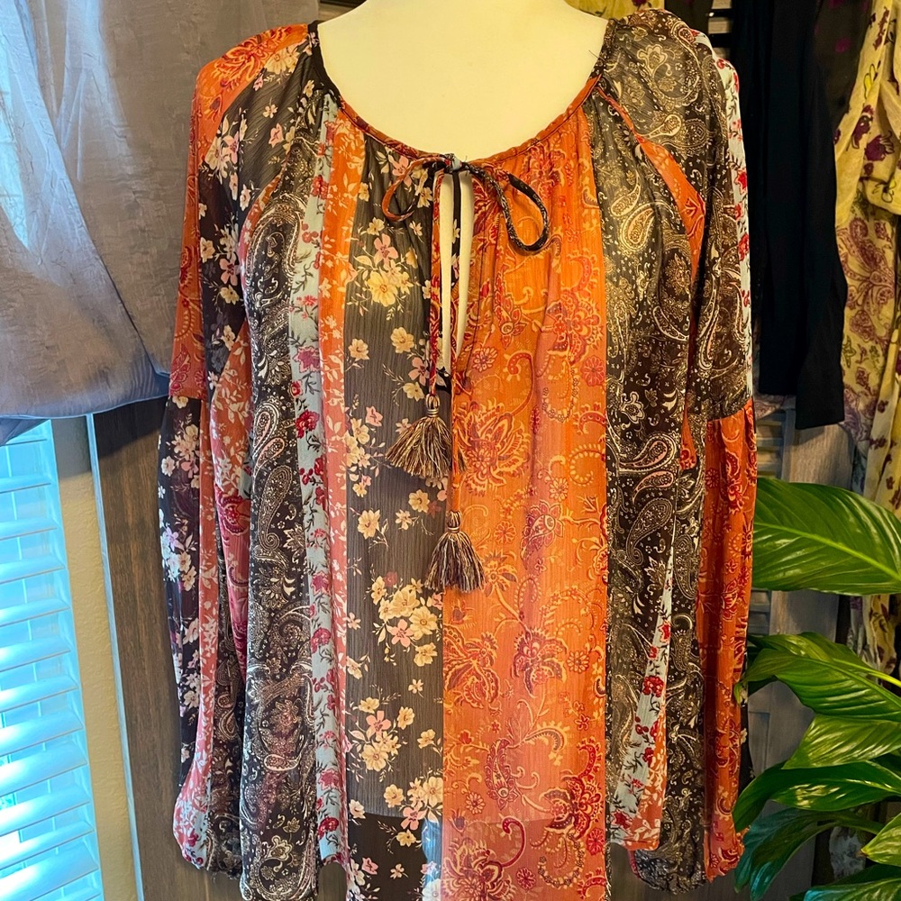 Black Tape top size XL. Only worn twice.